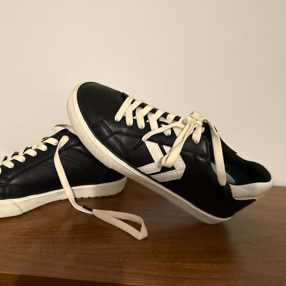 Dr. Scholl's Sneaker